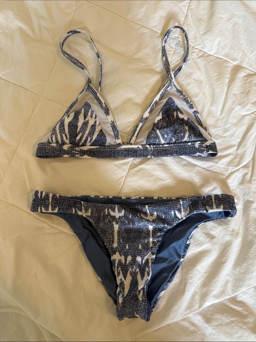 Suboo Triangle Bikini Set in Blur and White Design